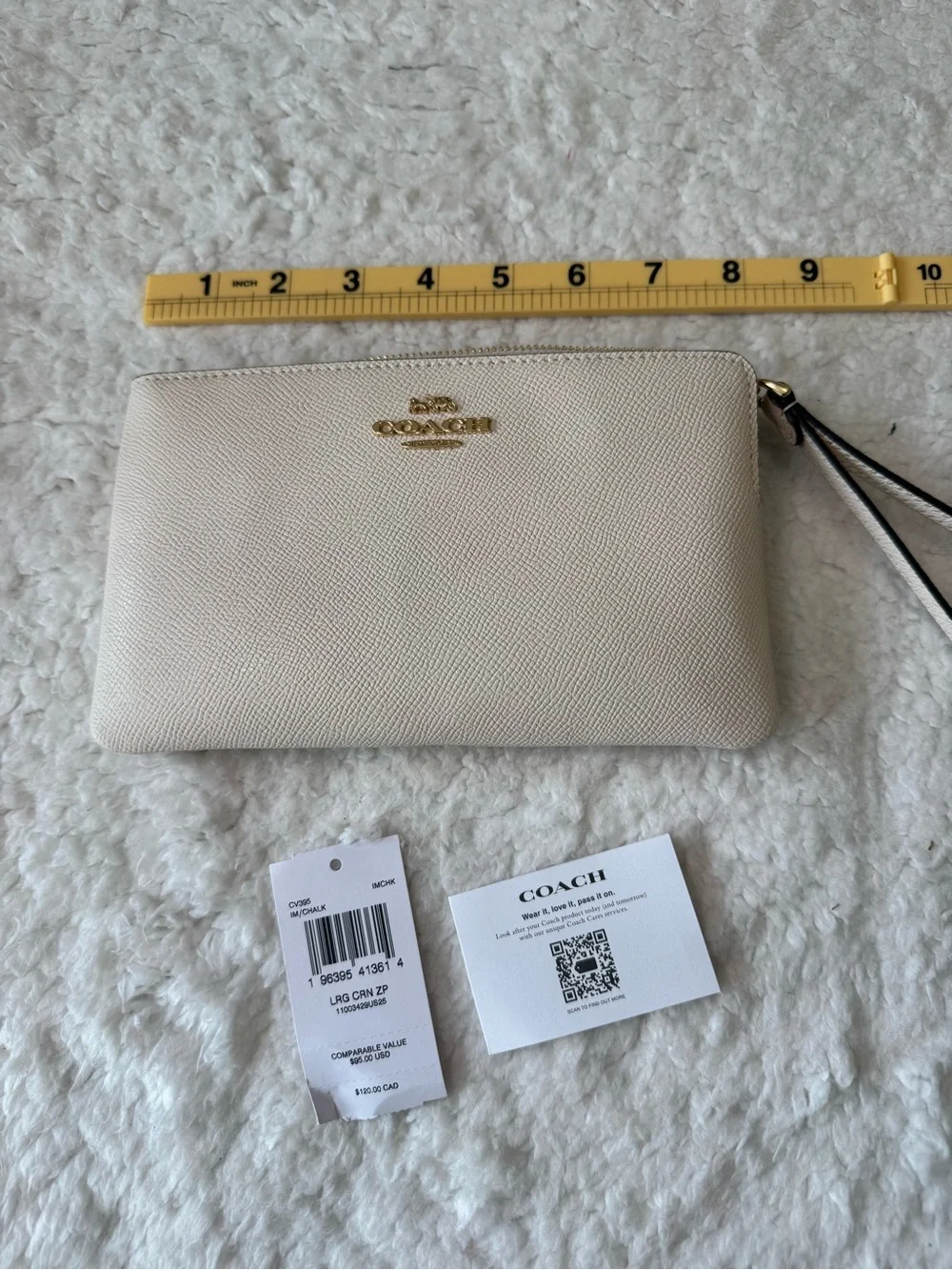 NWT Coach Pebbled Leather Wristlet in Cream with Gold Logo